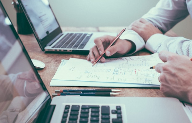 ภาพนายหน้าโบรกเกอร์